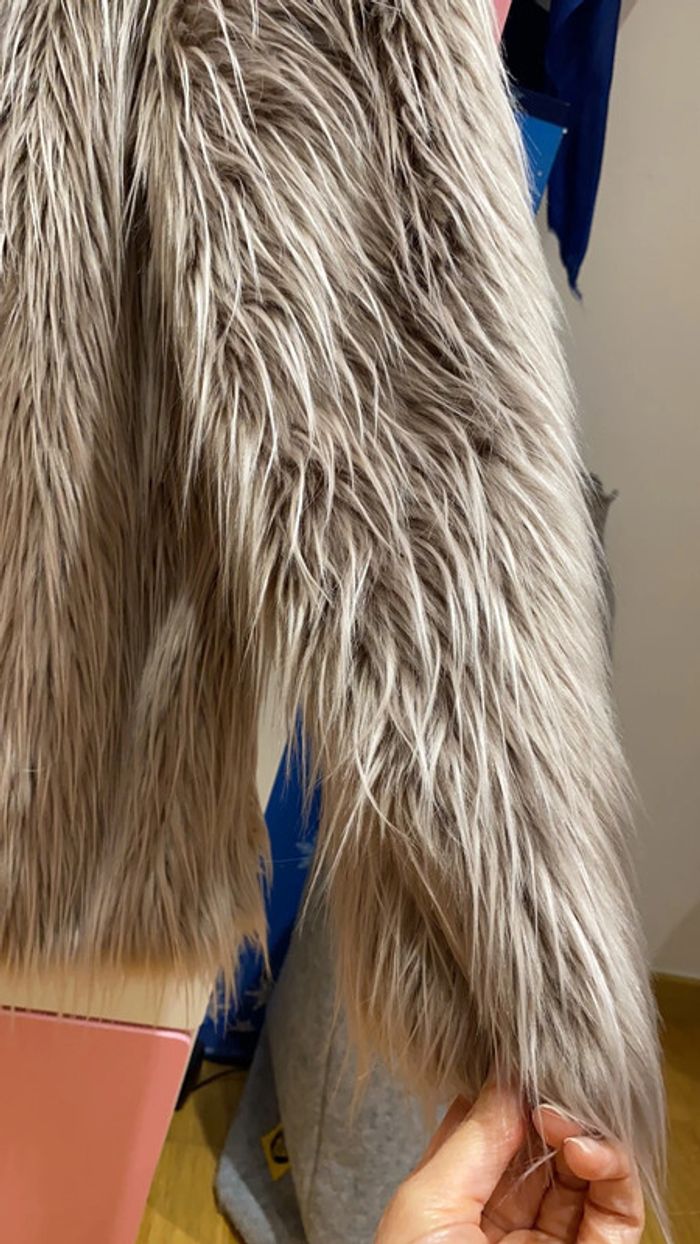 Manteau en fausse fourrure10 ans - photo numéro 4