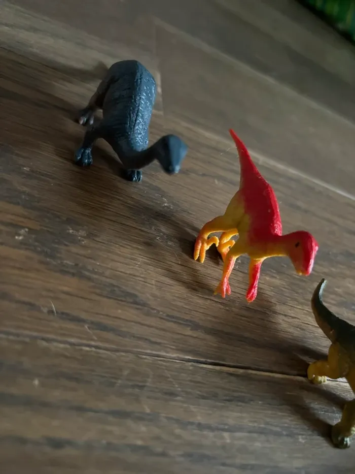 Lot de 4 petits dinosaures tbe - photo numéro 2
