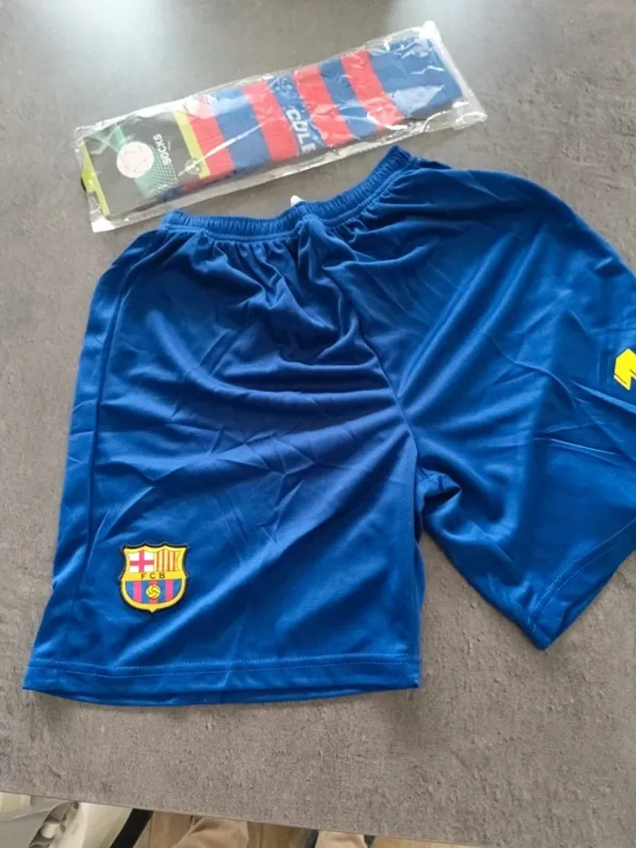 Tenue football Léo Messi FC Barcelone. T.30 - photo numéro 3