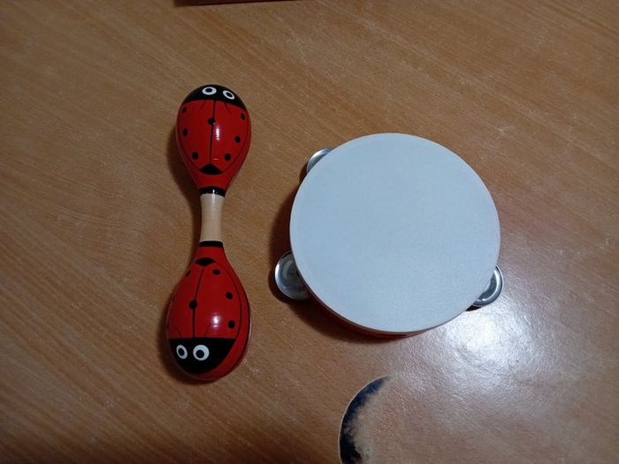 Maracas et tambourin