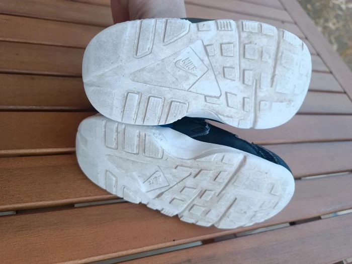 Baskets Nike Huarache pointure 25 - photo numéro 6