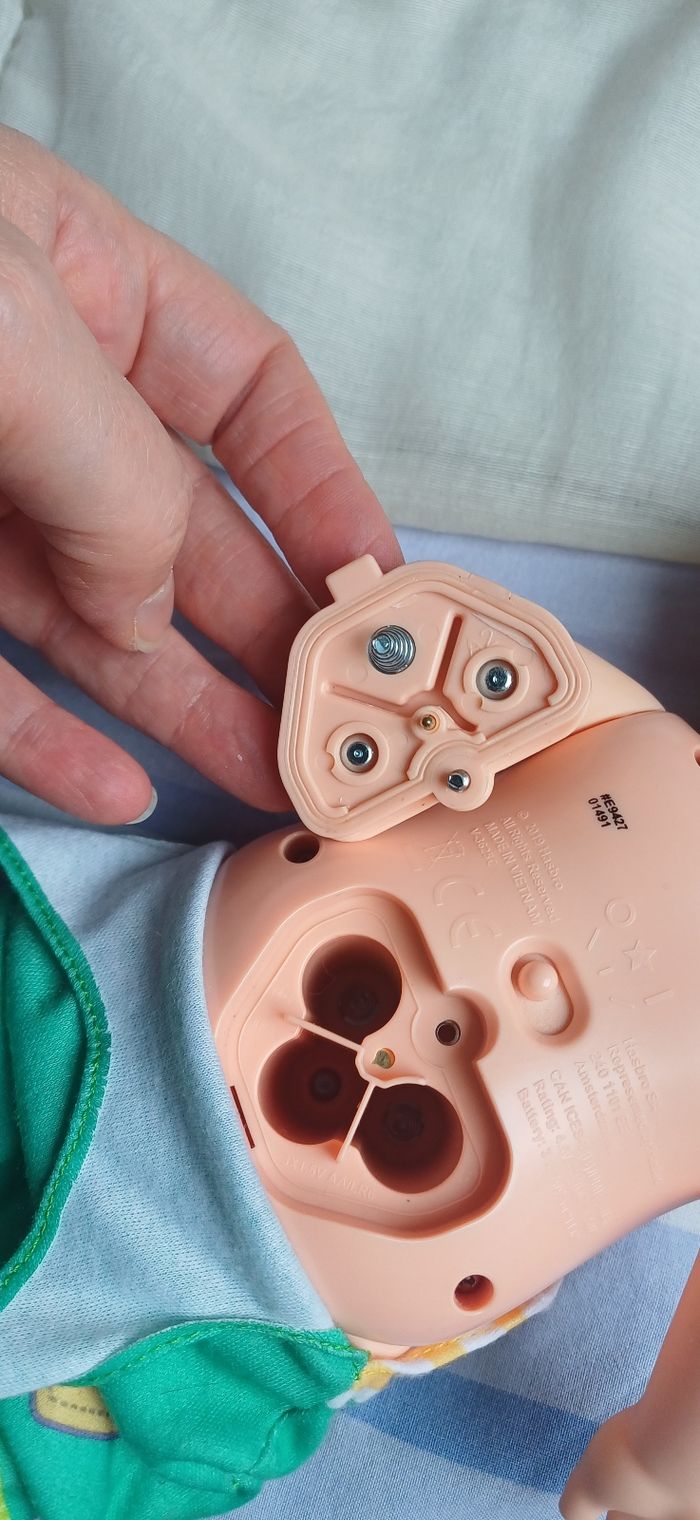 Poupée Baby Alive sautille rit boit fait pipi - photo numéro 4