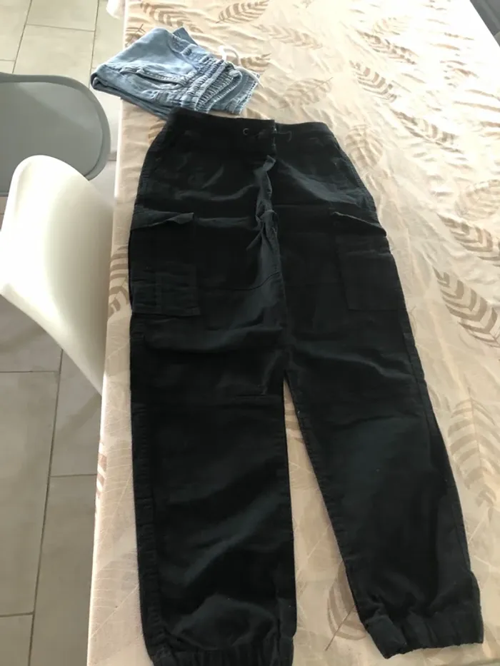 Jean cargo  noir H&M 11/12ans