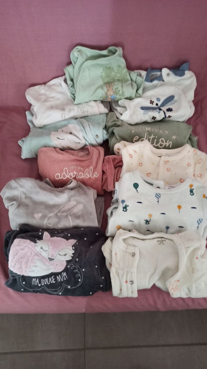 Pyjama  1 mois - photo numéro 2
