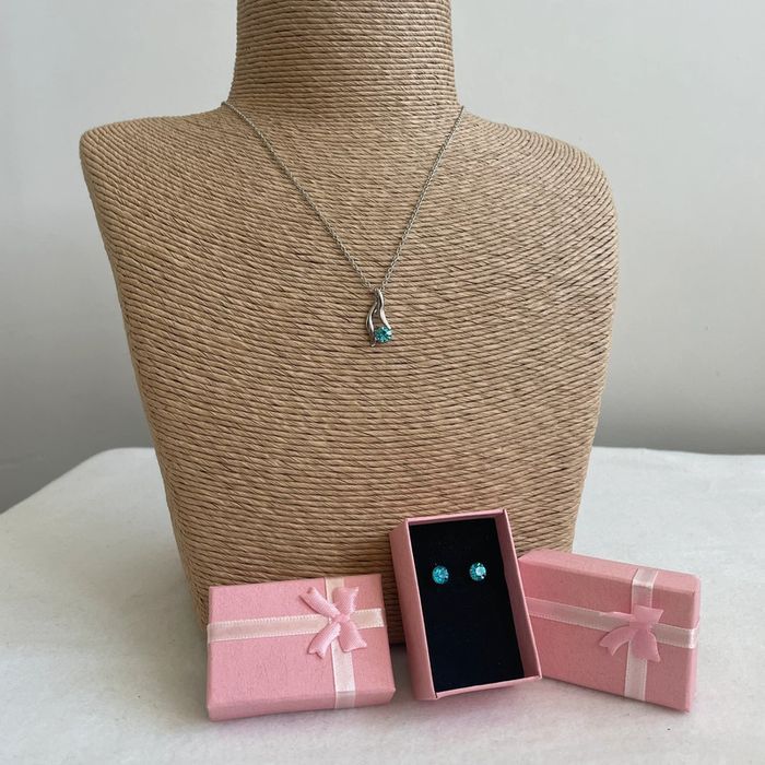 🚨 idée cadeau  🚨 parure de bijoux neuve avec écrin - photo numéro 2