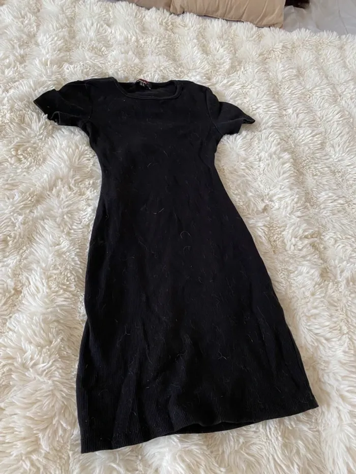 Jolie petite robe noire dos ouvert Jennyfer taille XS - photo numéro 2