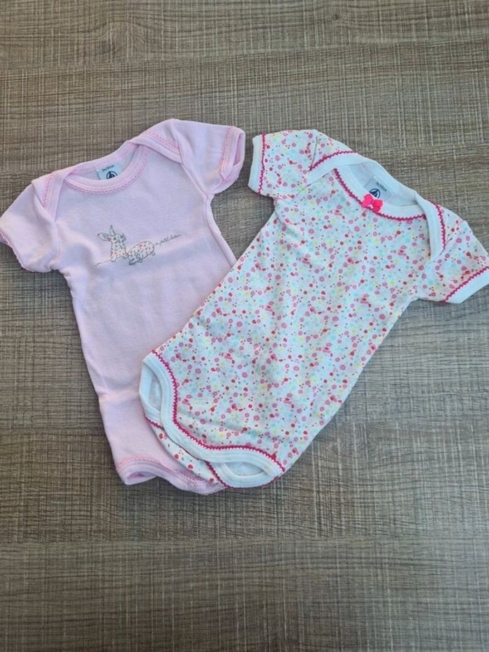 Lot 2 bodys MC Petit Bateau 3 mois