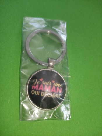 Porte clé je suis une maman qui déchire