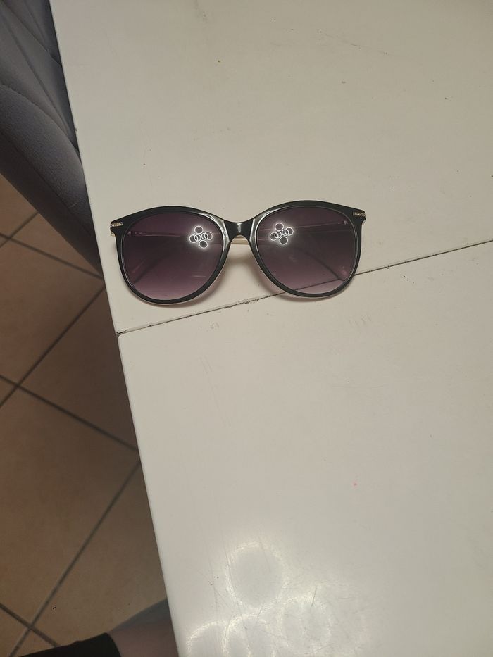 Lunette de soleil - photo numéro 3