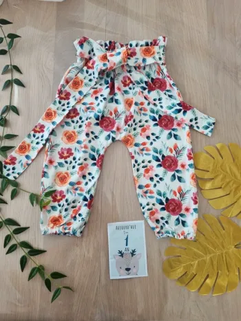 Pantalon fleuri 74 cm porté 1x