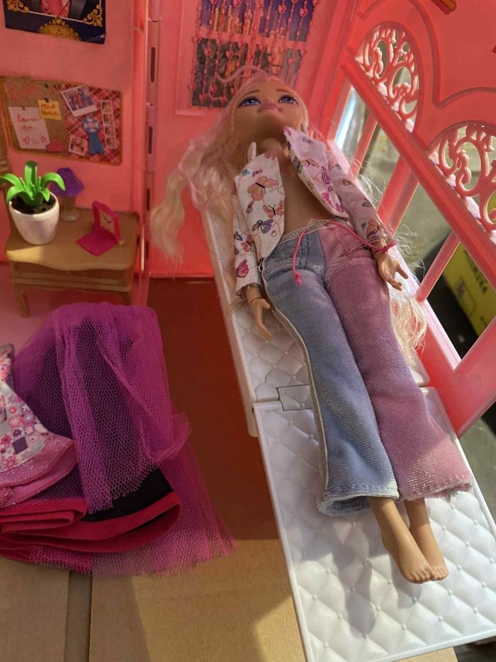 Barbie avec sa maison - photo numéro 6