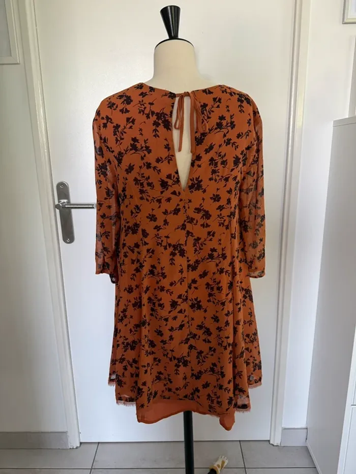 Robe Kimchi Blue taille 36/38 - photo numéro 3