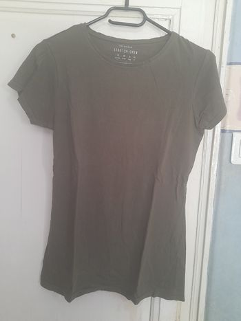 T-shirt vert kaki, marque Primark, taille 38