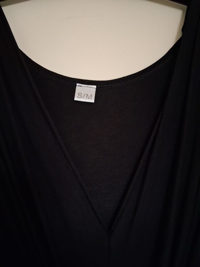 Robe noire cintrée élégante avec ceinture dos - photo numéro 3