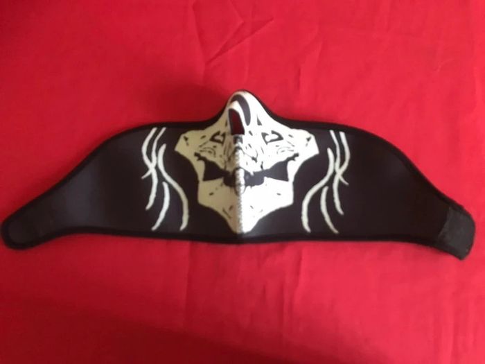 Masque de moto cache-nez à scratch. - photo numéro 2