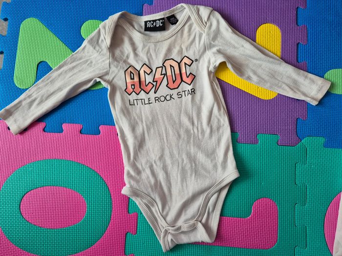 Lot de 2 bodies AC/DC + SuperGirl 18m - photo numéro 5