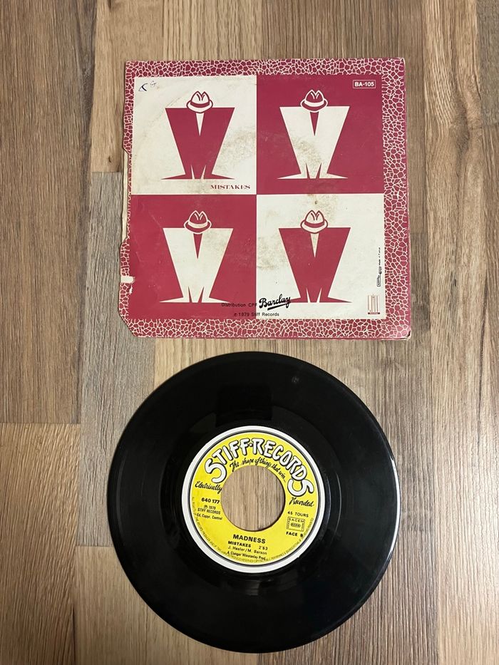 Vinyle 45 tours-madness-One step beyond - photo numéro 1