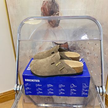 40:Chaussures Birkenstock en stock. Ces chaussures sont portées par des célébrités et des blogueurs