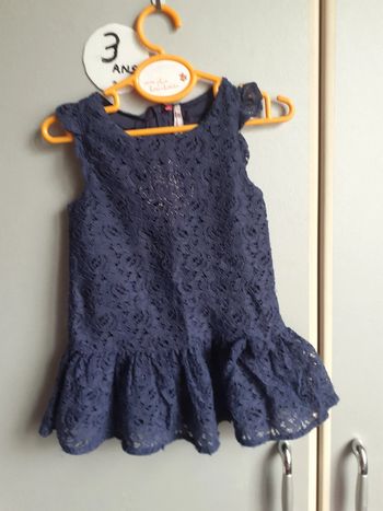 Belle robe bleu et sa rose argenté 3 ans orchestra