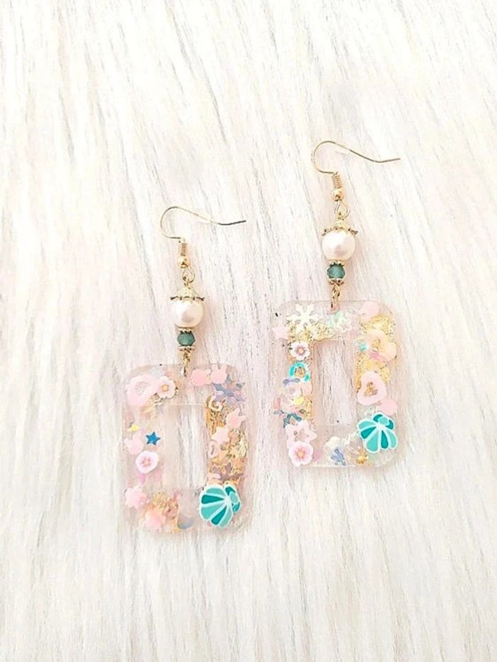 Boucles d'oreilles pendantes rectangulaire en résine, féérie irisée