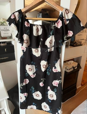 Robe courte col bateau noire à fleurs blanches T.U TBE 💮