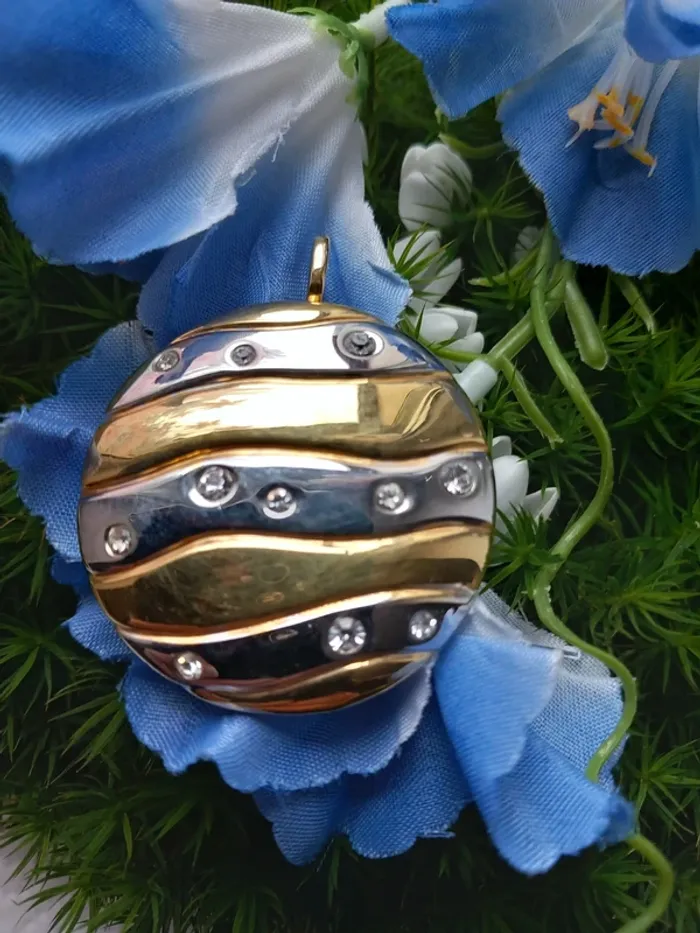 Broche pendentif argentée et dorée avec des strass