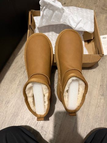 Ugg marron en cuir de vache 