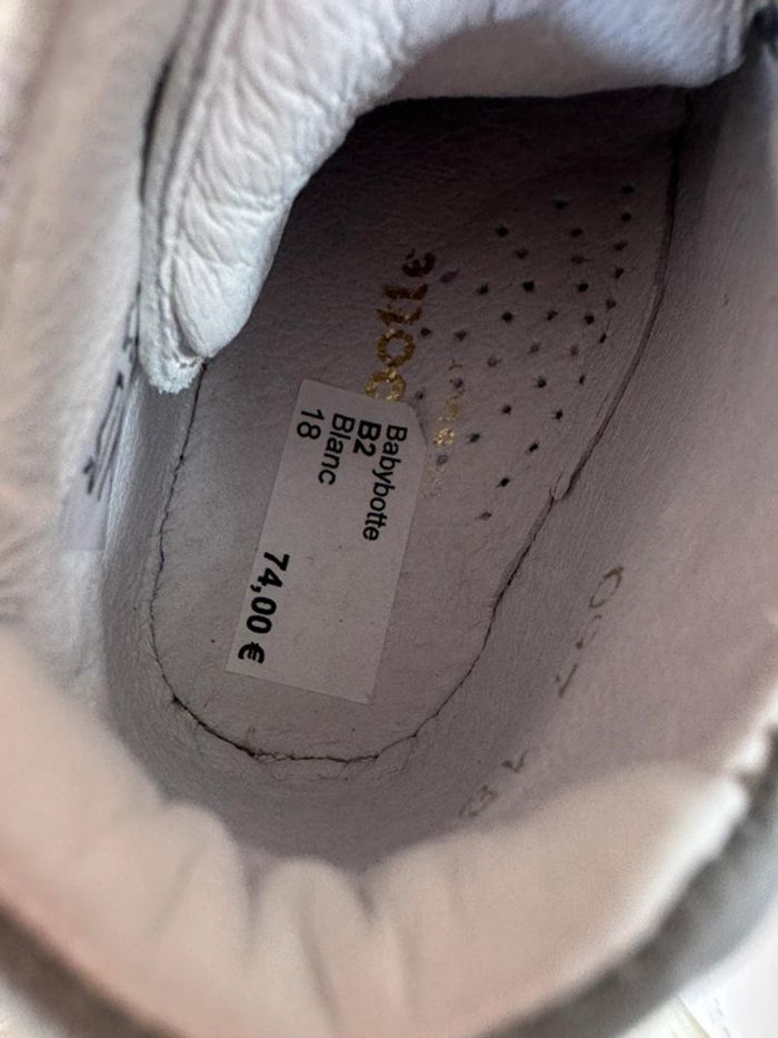 Paire de chaussures Babybotte blanche taille 18 - photo numéro 5