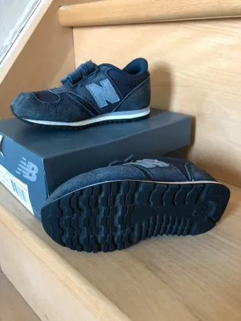 New balance taille 23 1/2 bleu marine