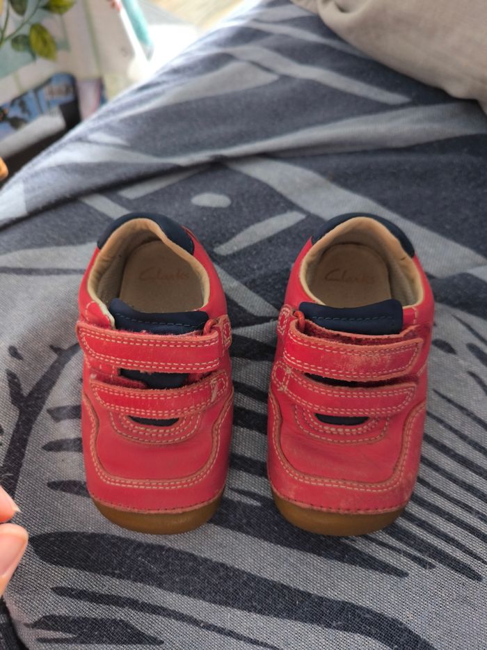 Chaussures souples de marque Clarks  bébé taille 22