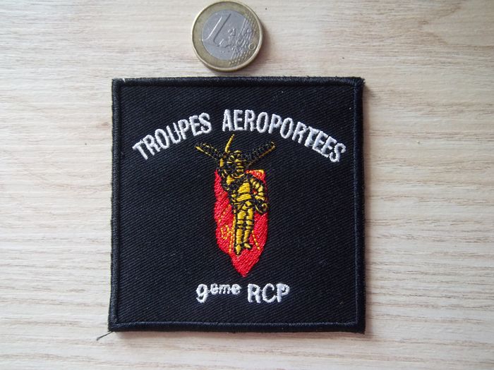 écusson militaire 9e régiment de chasseurs parachutistes dissous en 1999