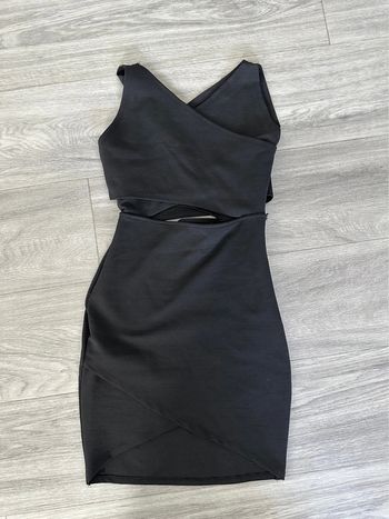 Petite robe noire moulante ajourée Zara T38 M