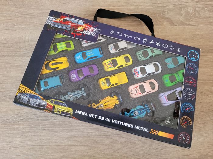 Lot de 40 petites voitures