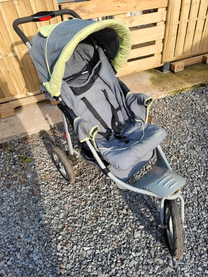 Poussette 3 roues - photo numéro 2