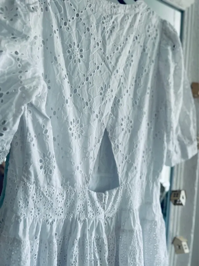 Sublime robe Maje en broderie Anglaise neuve étiquette taille 42 - photo numéro 5