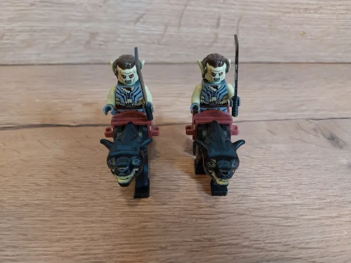 Figurines type lego 2 guerriers orcs sur wargs seigneur des anneaux - photo numéro 3