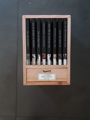 La petite bibliothèque du vin Larousse état neuf