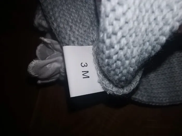 Pull gris en maille bébé. - photo numéro 5