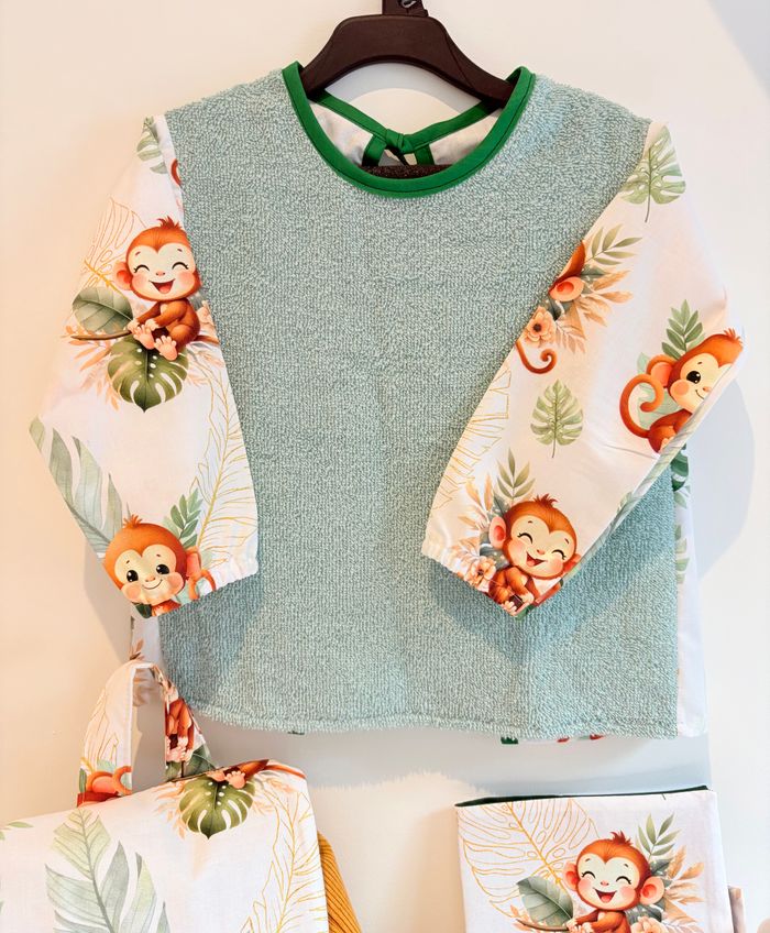 Tablier (bavoir manches longues) motifs Singe T.18-24 mois