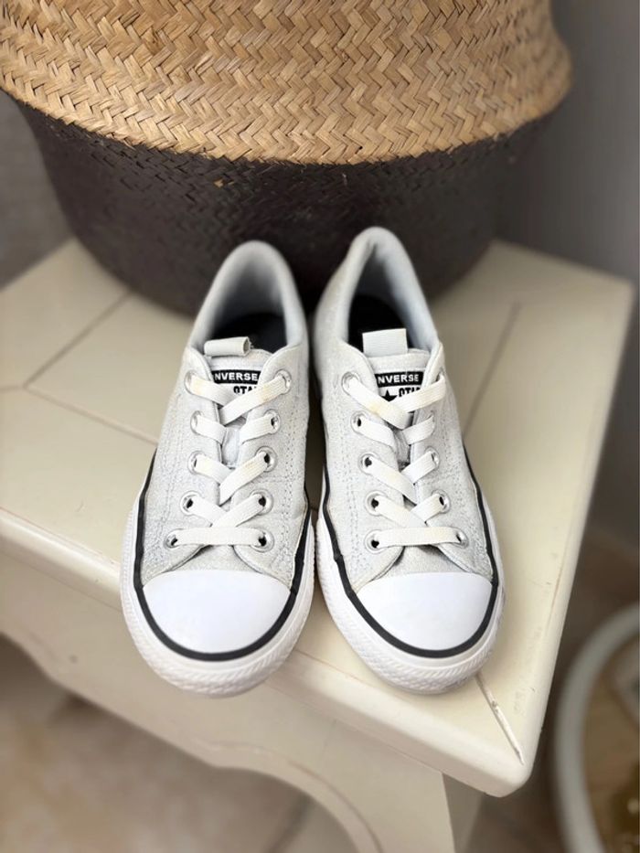 Converse basses - lacets élastiques - en très bon état - pointure 32 - photo numéro 2