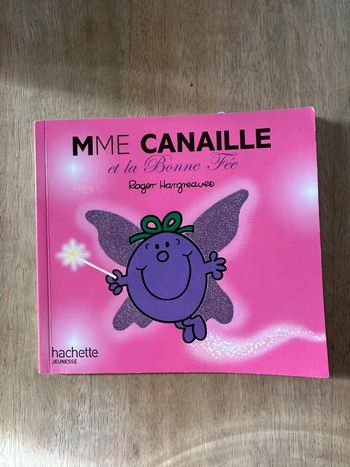 Petit livre rose Mme Madame Canaille et la bonne fée violet album Hachette Jeunesse