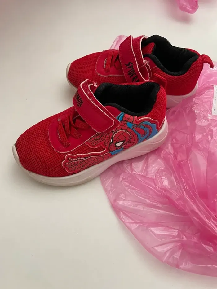 Basket Spiderman taille 24 - photo numéro 2