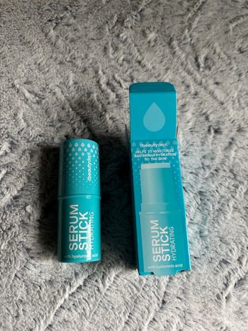 Sérum stick hydratant à l’acide hyaluronique – neuf