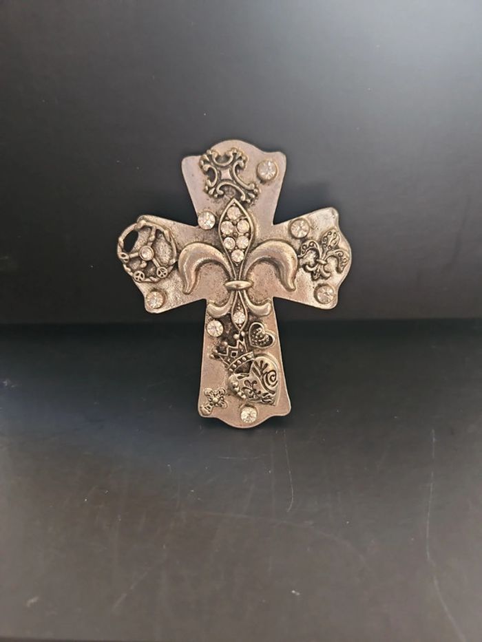 Magnifique broche croix