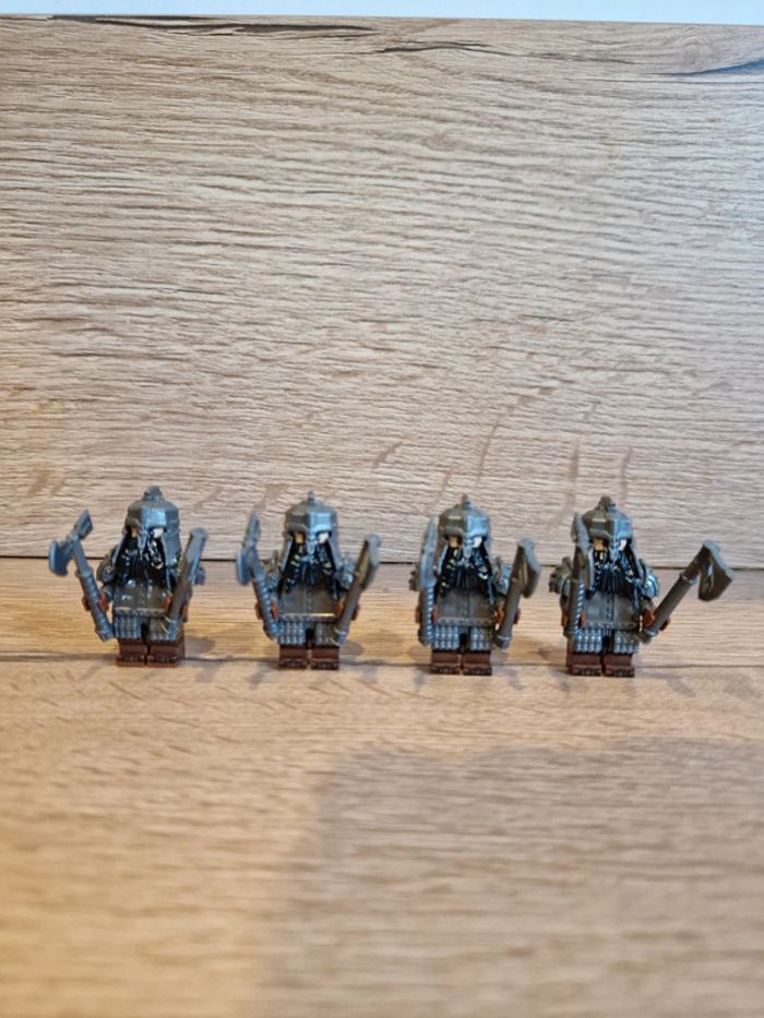Figurines type lego 4 guerriers nains seigneur des anneaux