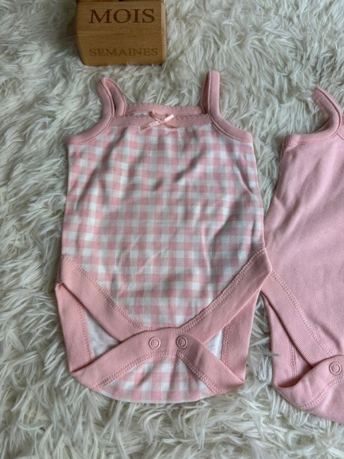 Lot de 2 bodies rose Primark taille 0-1 mois - photo numéro 2