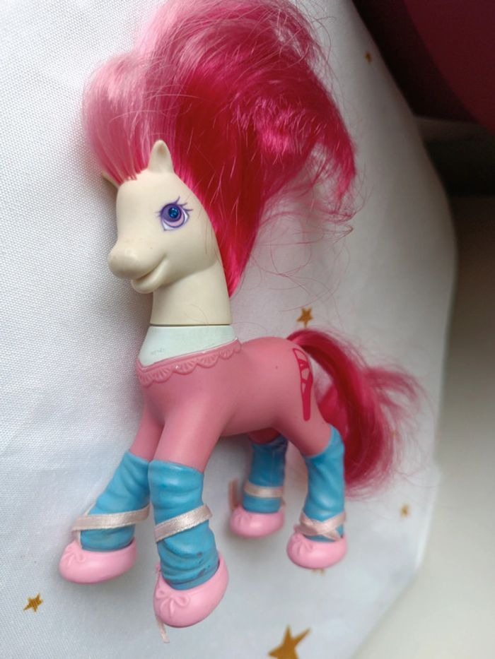 Little Pony petit poney wiki danseuse dance danse rose pink satin slipper hasbro wiki piroetta - photo numéro 4