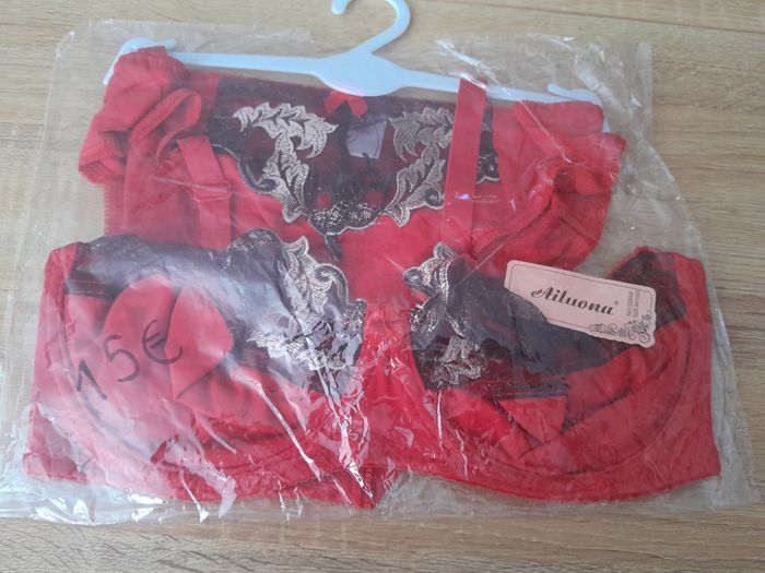 soutien gorge dentelle rouge noire doré 100D + culotte XL - photo numéro 8