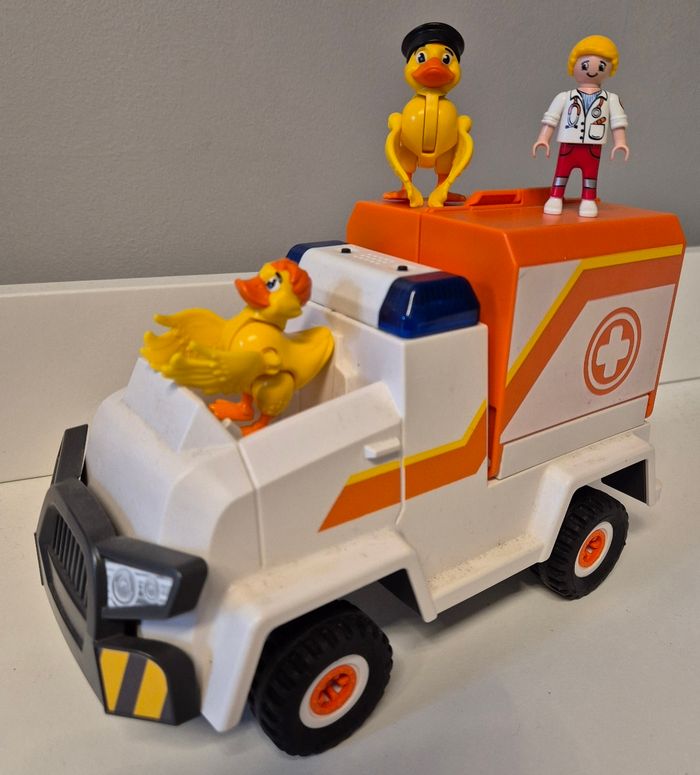 Véhicule ambulance playmobil