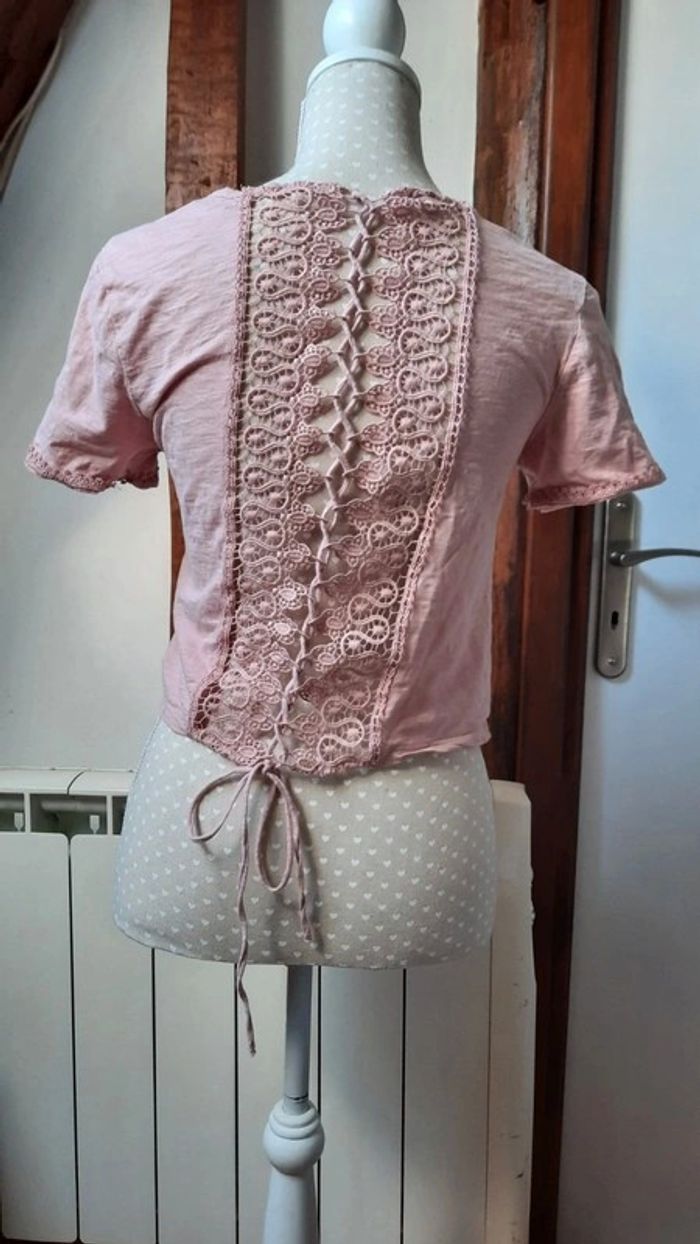 Tee-shirt avec dos en dentelle